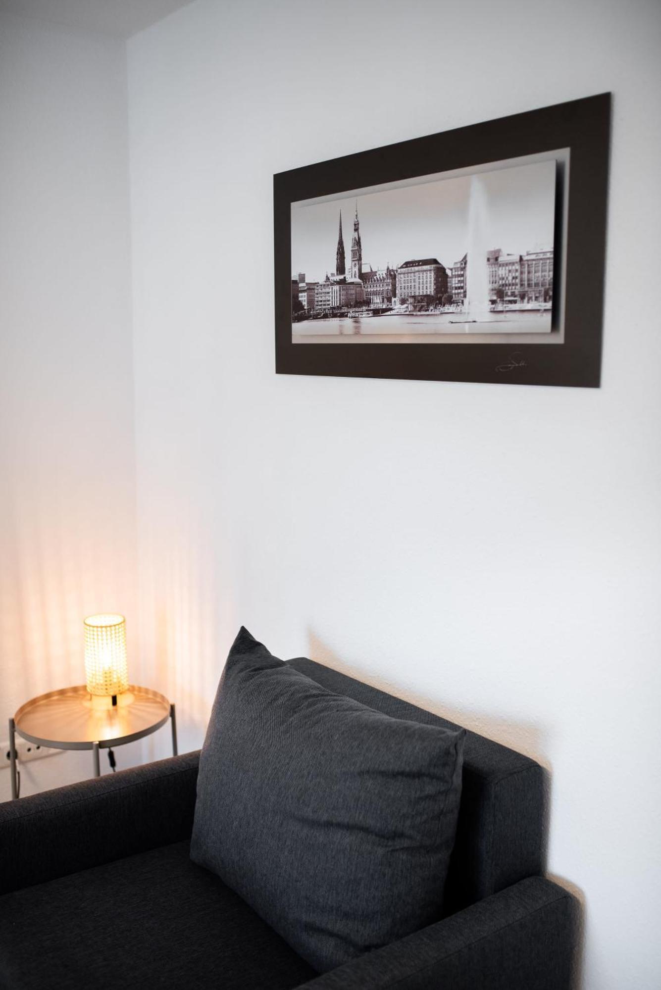Central Apartment 4 Bedrooms For Up To 12 Guests Hamburg Exterior photo